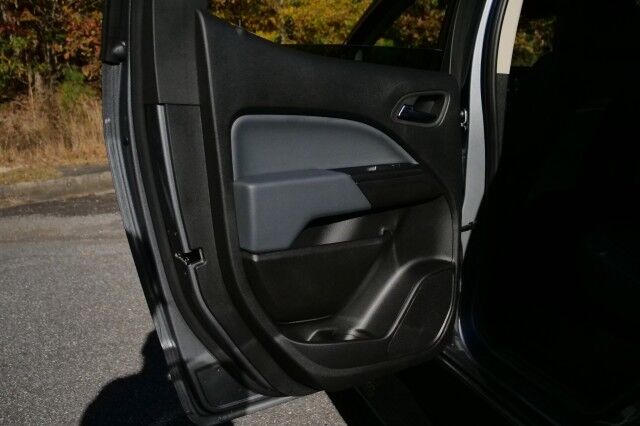 2022 Chevrolet Colorado Z71 4X4 / Heated Seats / Wireless Charging! High Point NC