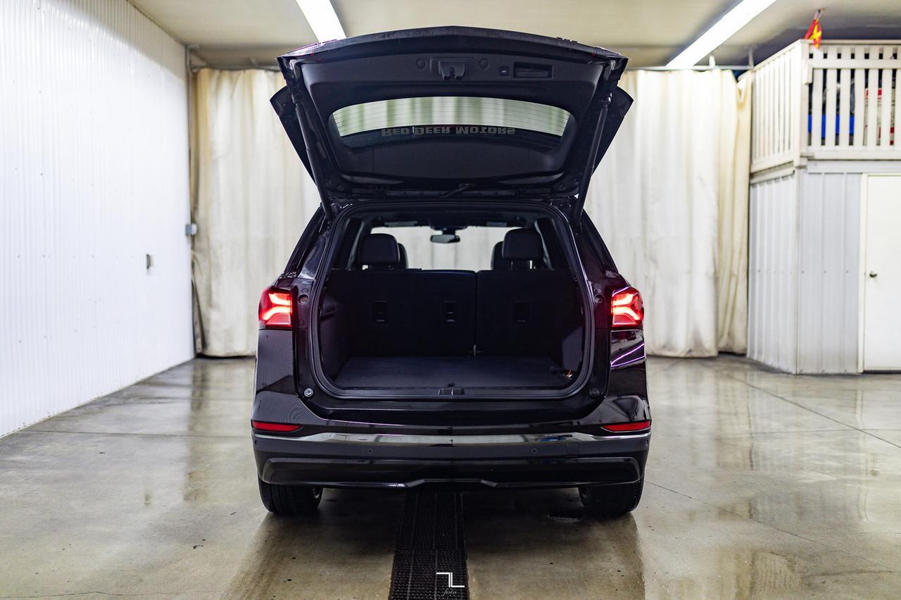 2022 Chevrolet Equinox AWD RS Leather Roof Nav BCam Red Deer AB