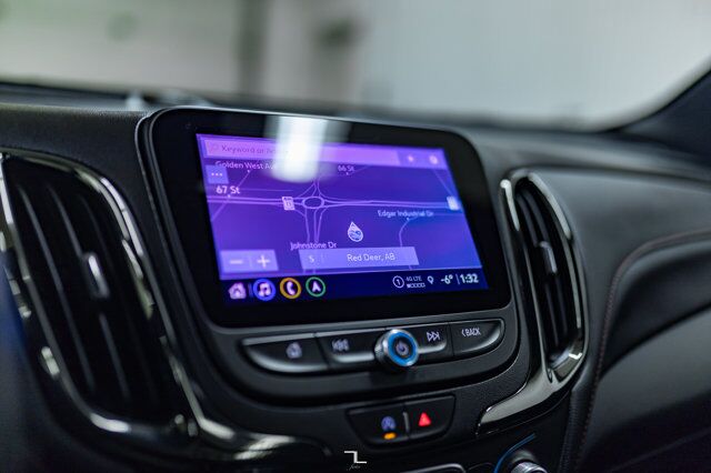 2022 Chevrolet Equinox AWD RS Leather Roof Nav BCam Red Deer AB