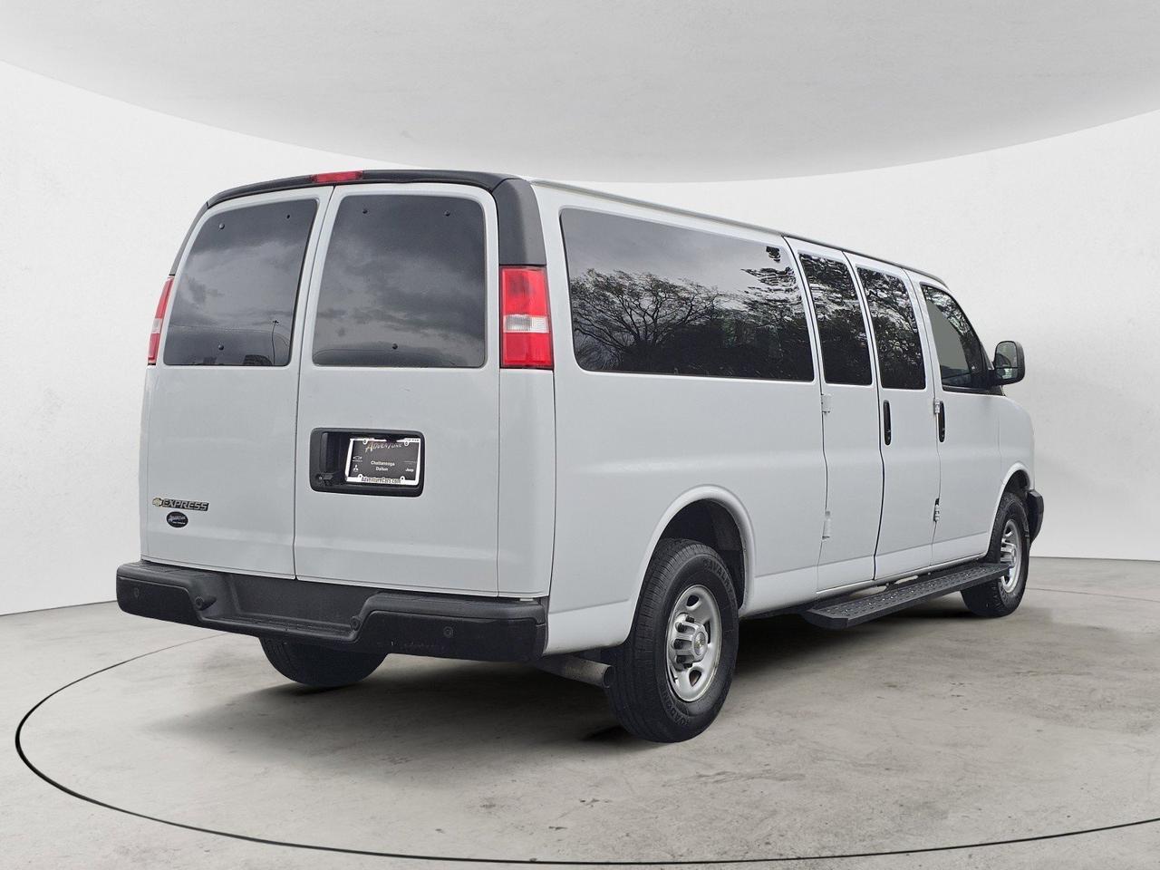 2022 Chevrolet Express Passenger LS
