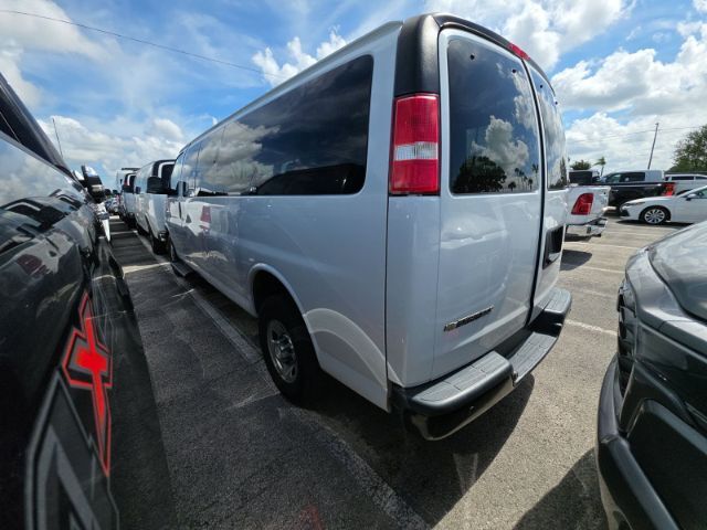 2022 Chevrolet Express Passenger RWD 3500 Extended Wheelbase LS