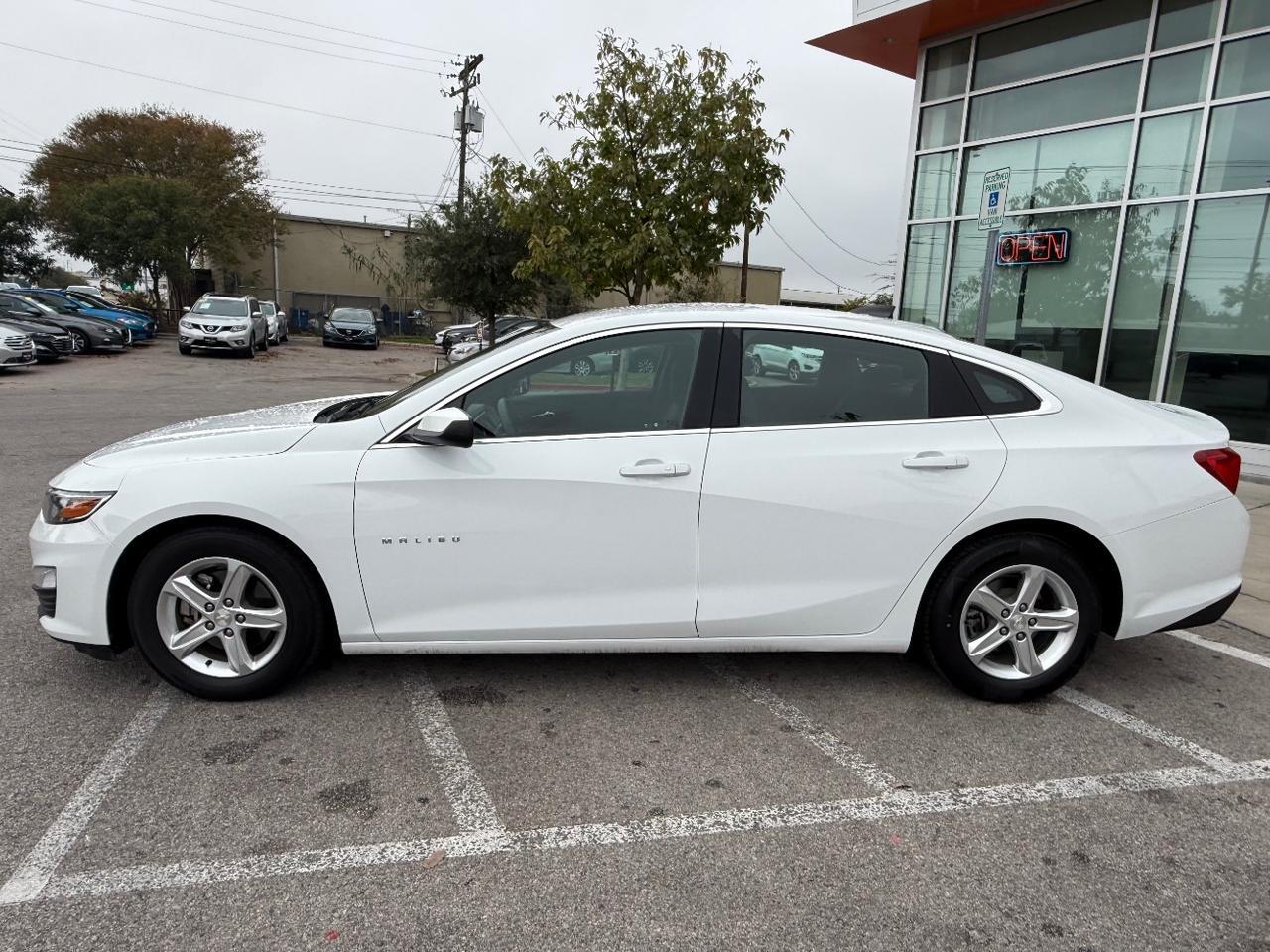 2022 Chevrolet Malibu FWD 1FL