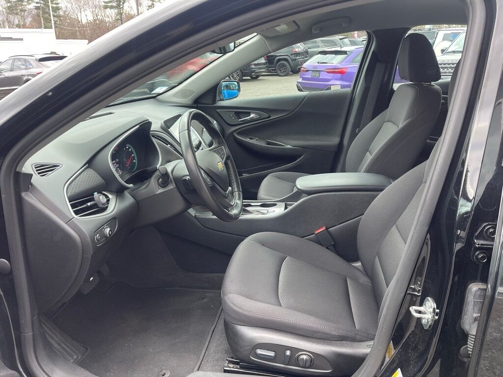 2022 Chevrolet Malibu RS Orange MA