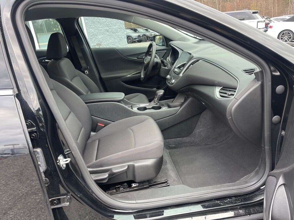 2022 Chevrolet Malibu RS Orange MA