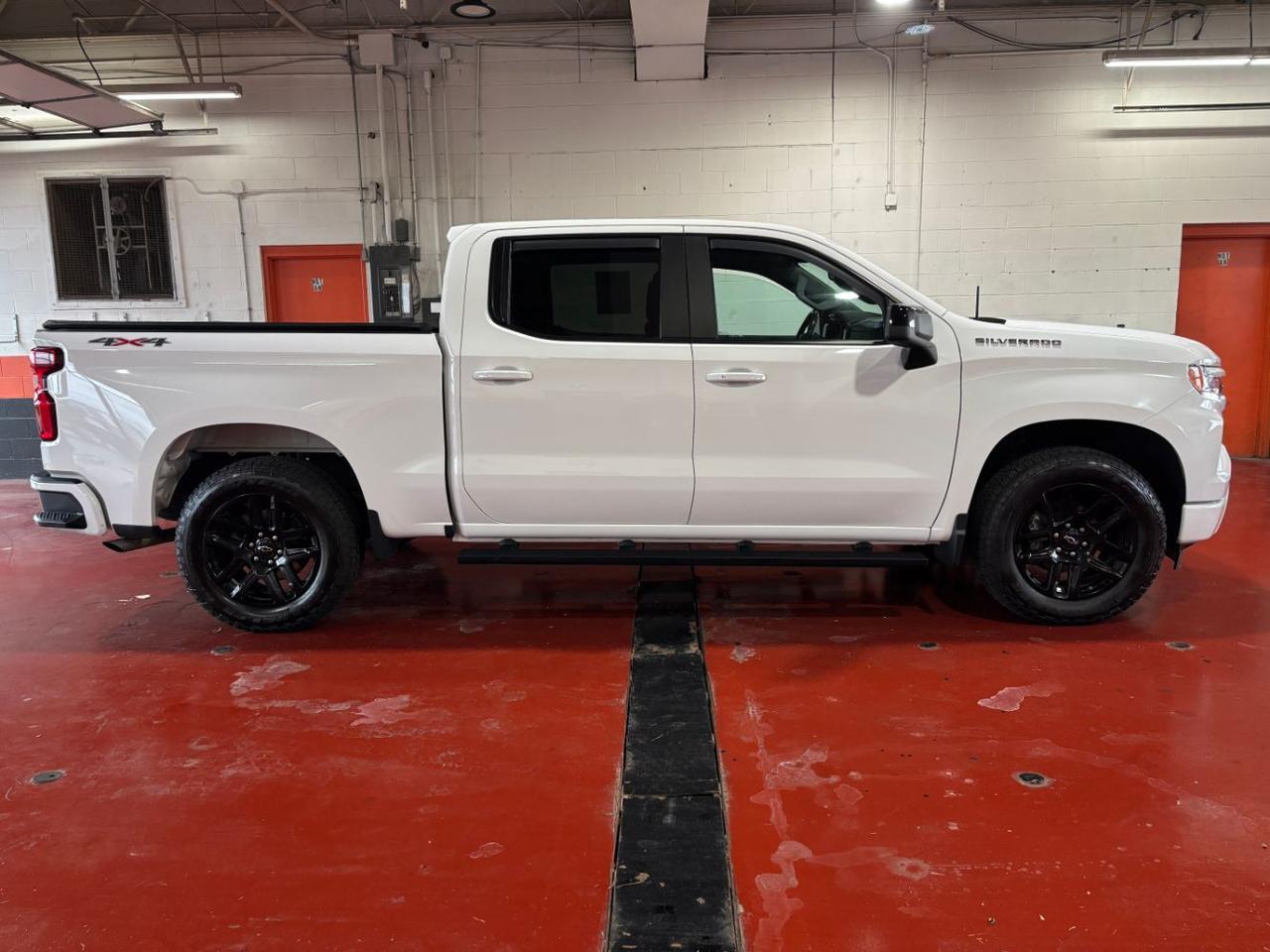 2022 Chevrolet Silverado 1500 4WD Crew Cab Short Bed RST