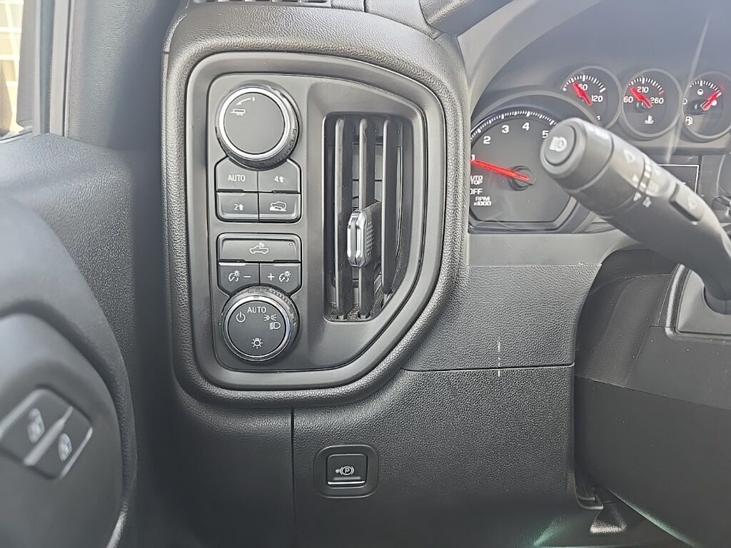 2022 Chevrolet Silverado 1500 4x4 Crew Cab Custom Minocqua WI