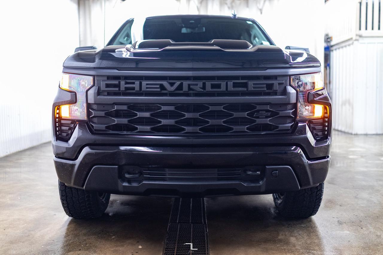 2022 Chevrolet Silverado 1500 4x4 Crew Cab Custom Trail Boss Z71 PSeat BCam Red Deer AB