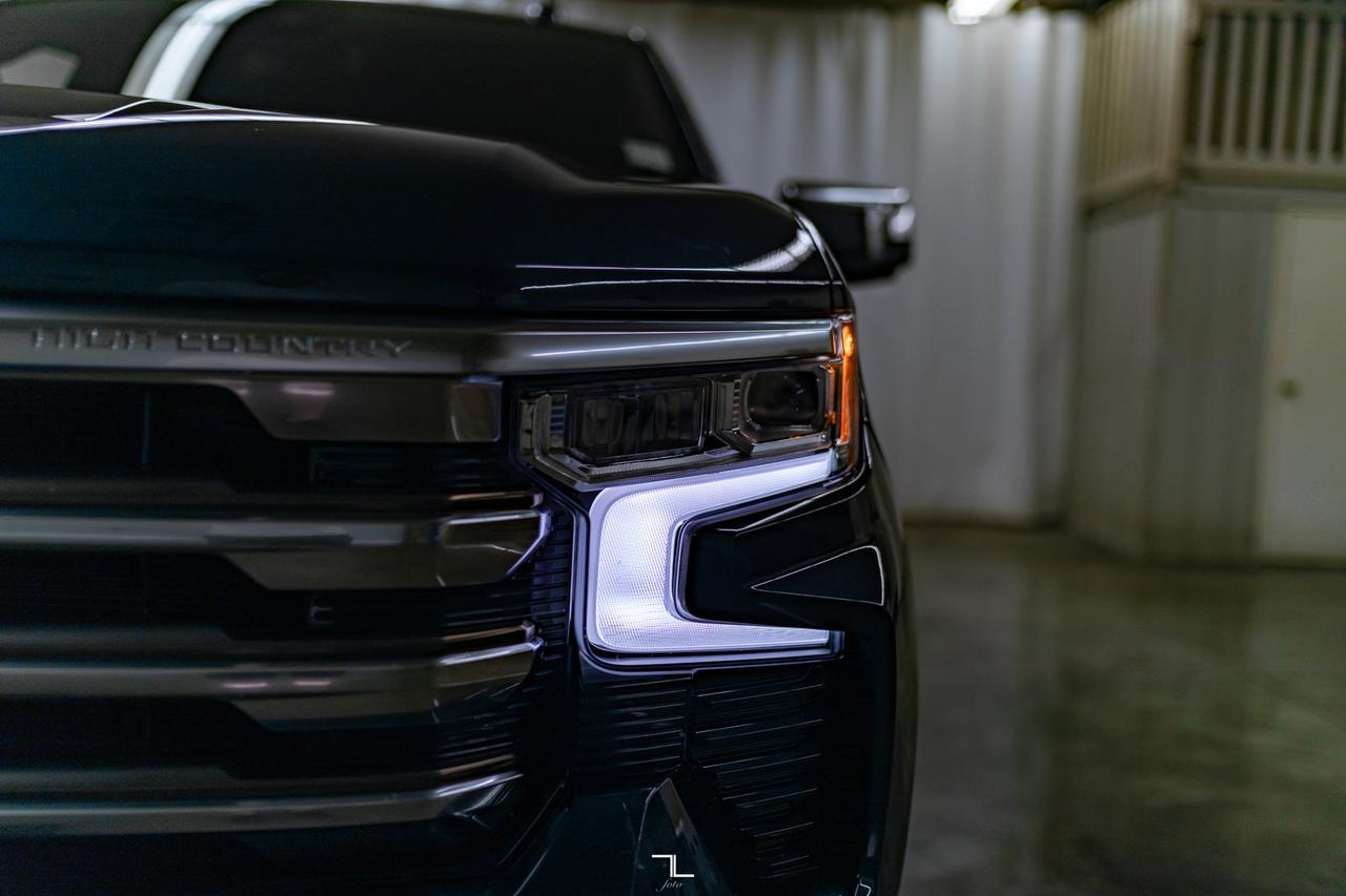 2022 Chevrolet Silverado 1500 4x4 Crew Cab High Country Leather Roof Nav BCam Red Deer AB