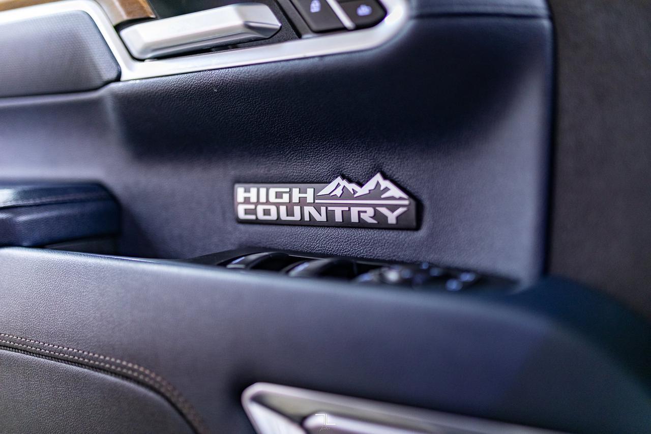 2022 Chevrolet Silverado 1500 4x4 Crew Cab High Country Leather Roof Nav BCam Red Deer AB