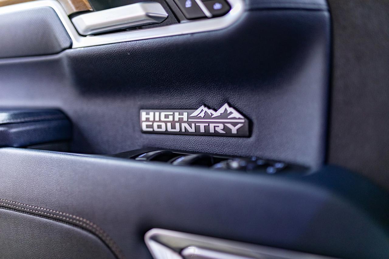 2022 Chevrolet Silverado 1500 4x4 Crew Cab High Country Leather Roof Nav BCam Red Deer AB