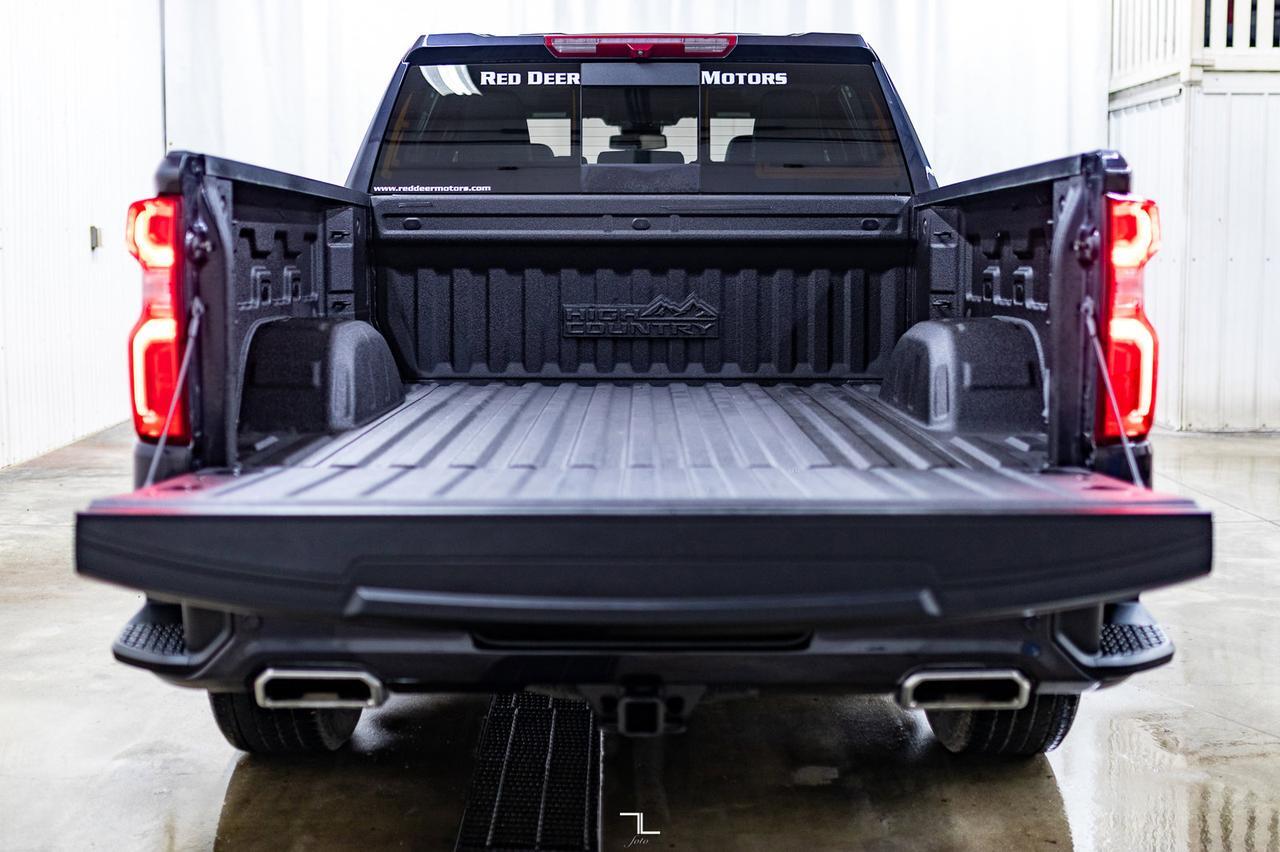 2022 Chevrolet Silverado 1500 4x4 Crew Cab High Country Leather Roof Nav BCam Red Deer AB