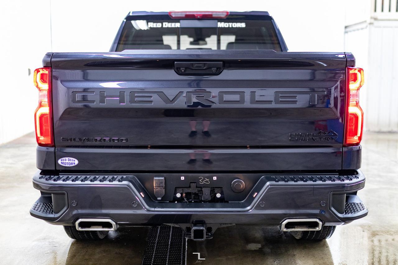 2022 Chevrolet Silverado 1500 4x4 Crew Cab High Country Leather Roof Nav BCam Red Deer AB