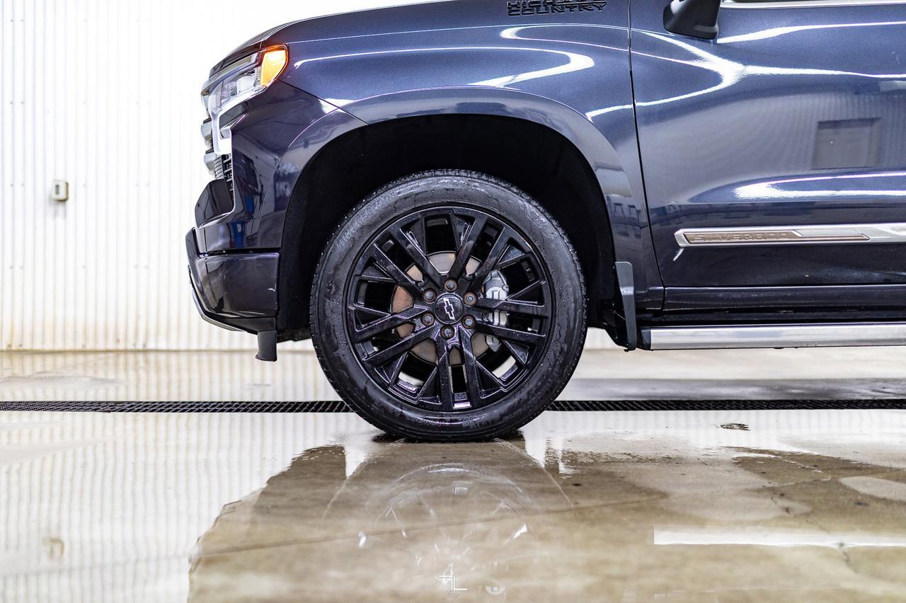 2022 Chevrolet Silverado 1500 4x4 Crew Cab High Country Leather Roof Nav BCam Red Deer AB