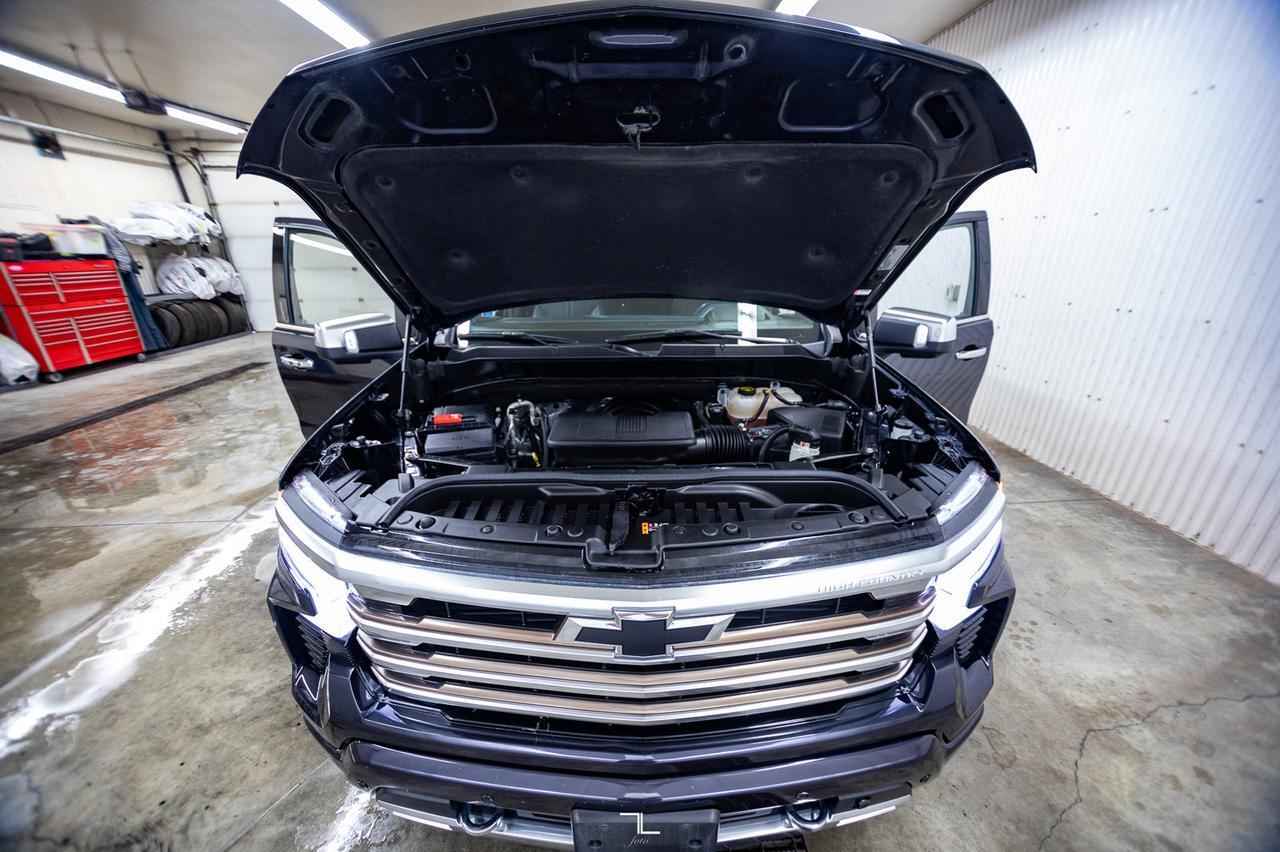 2022 Chevrolet Silverado 1500 4x4 Crew Cab High Country Leather Roof Nav BCam Red Deer AB