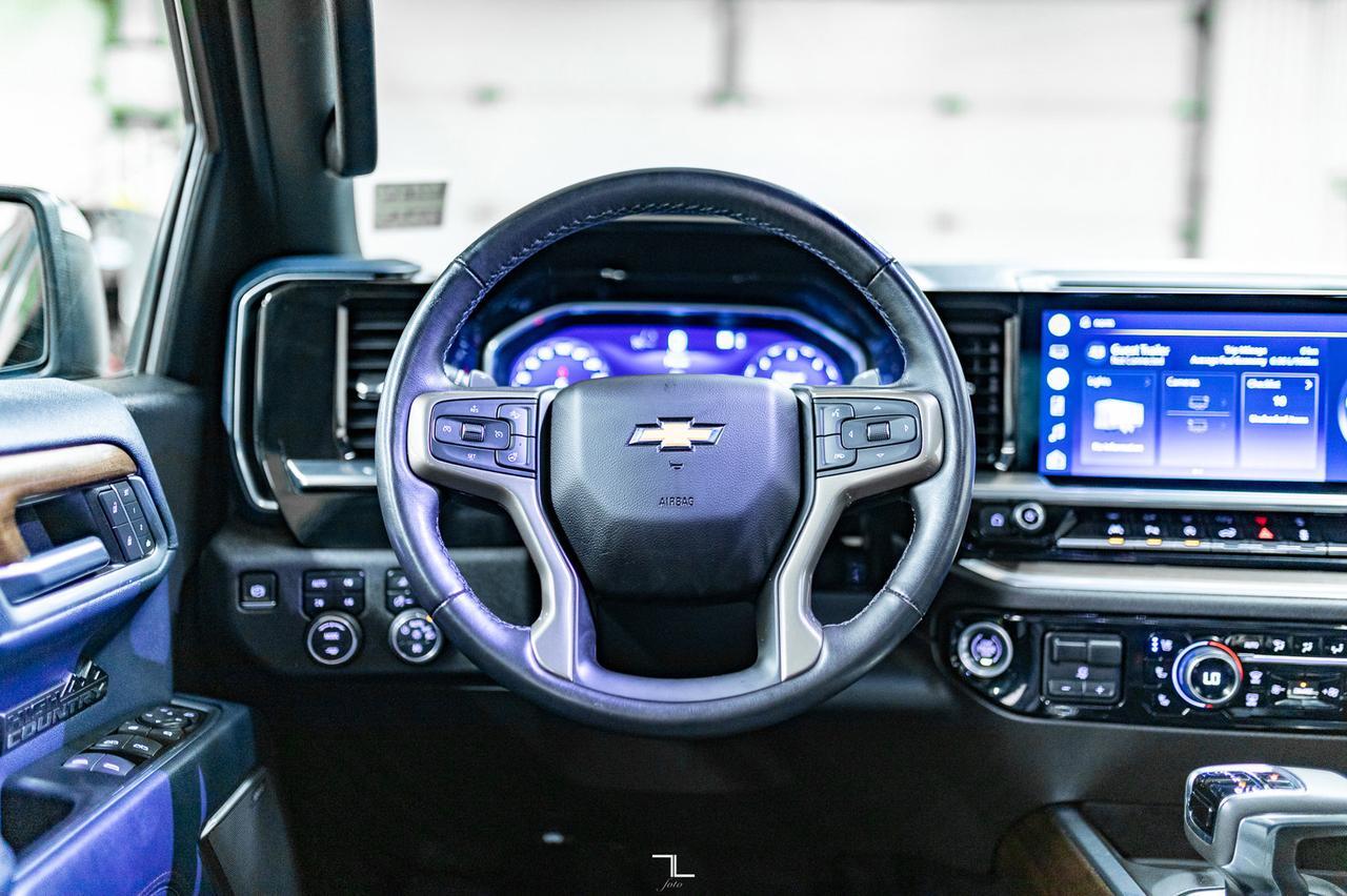 2022 Chevrolet Silverado 1500 4x4 Crew Cab High Country Leather Roof Nav BCam Red Deer AB