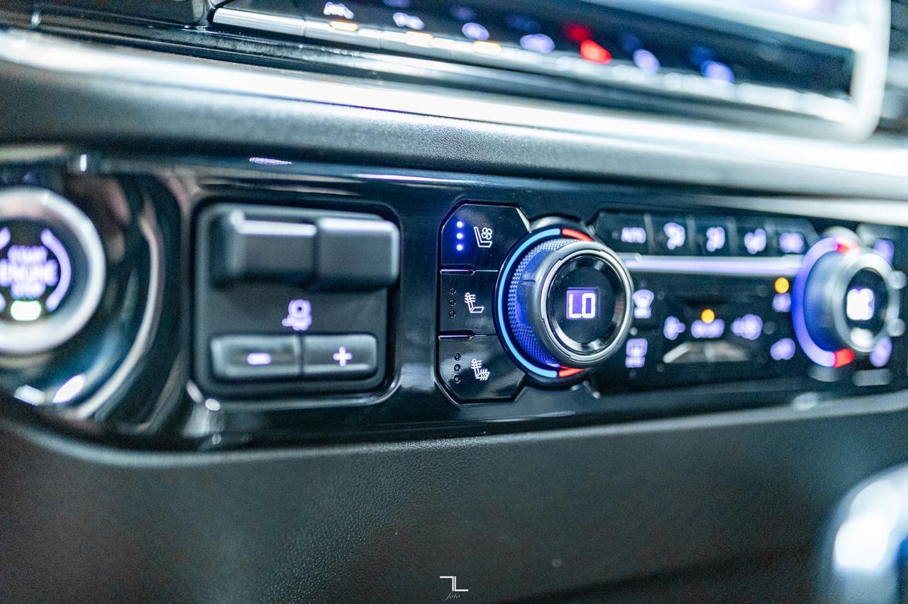 2022 Chevrolet Silverado 1500 4x4 Crew Cab High Country Leather Roof Nav BCam Red Deer AB