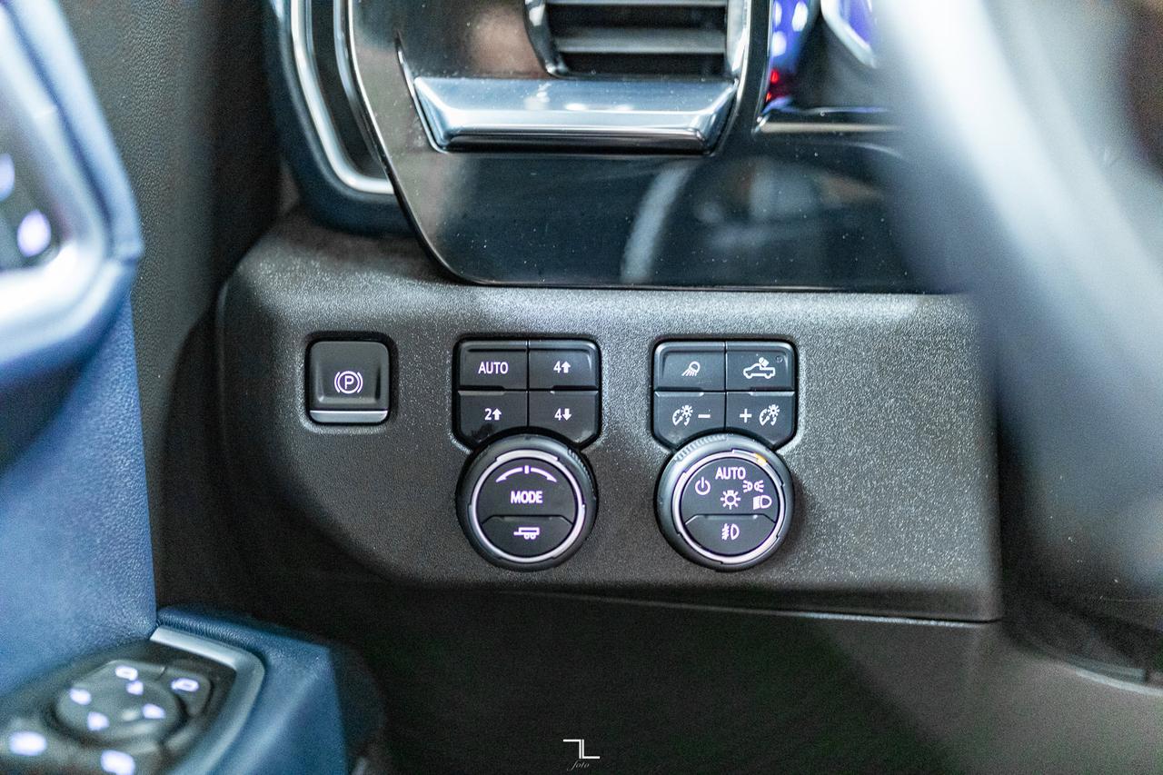 2022 Chevrolet Silverado 1500 4x4 Crew Cab High Country Leather Roof Nav BCam Red Deer AB