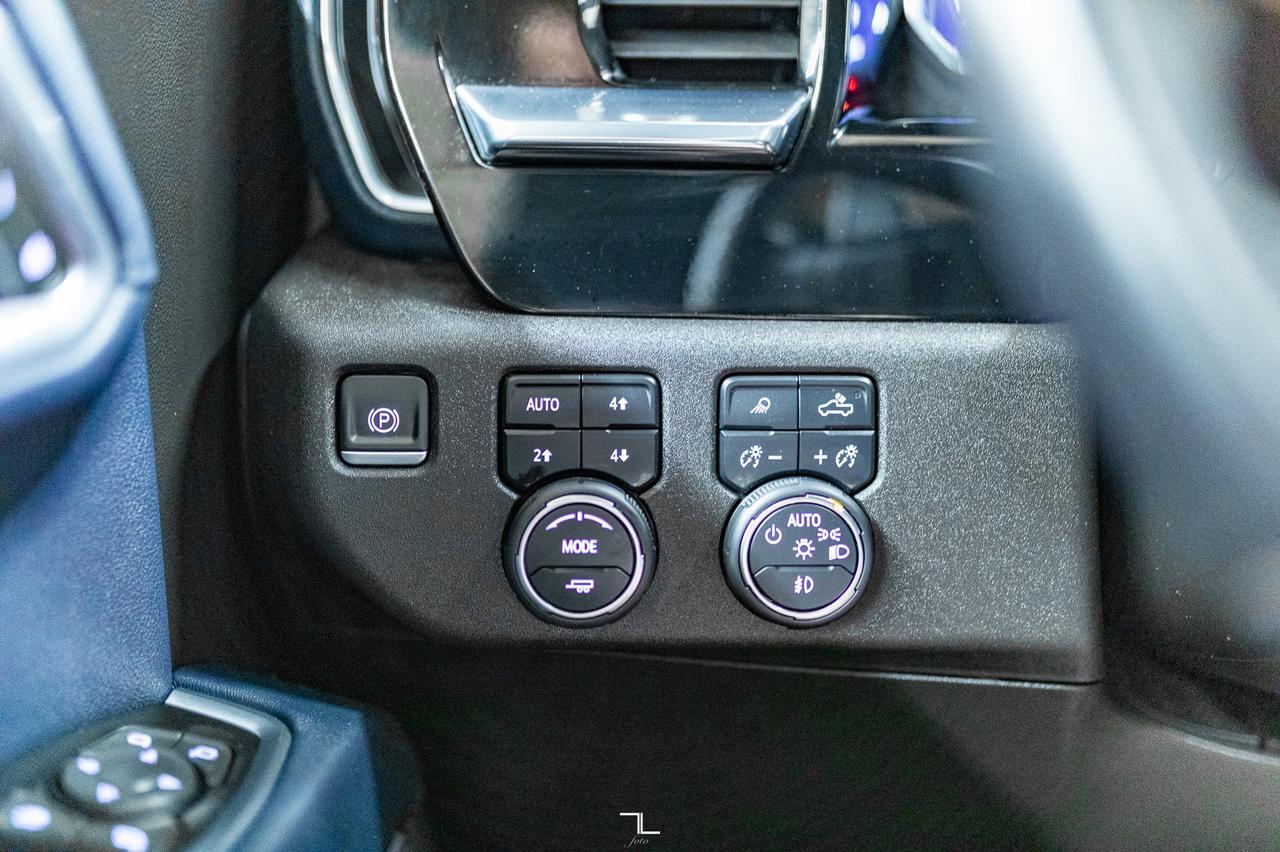 2022 Chevrolet Silverado 1500 4x4 Crew Cab High Country Leather Roof Nav BCam Red Deer AB