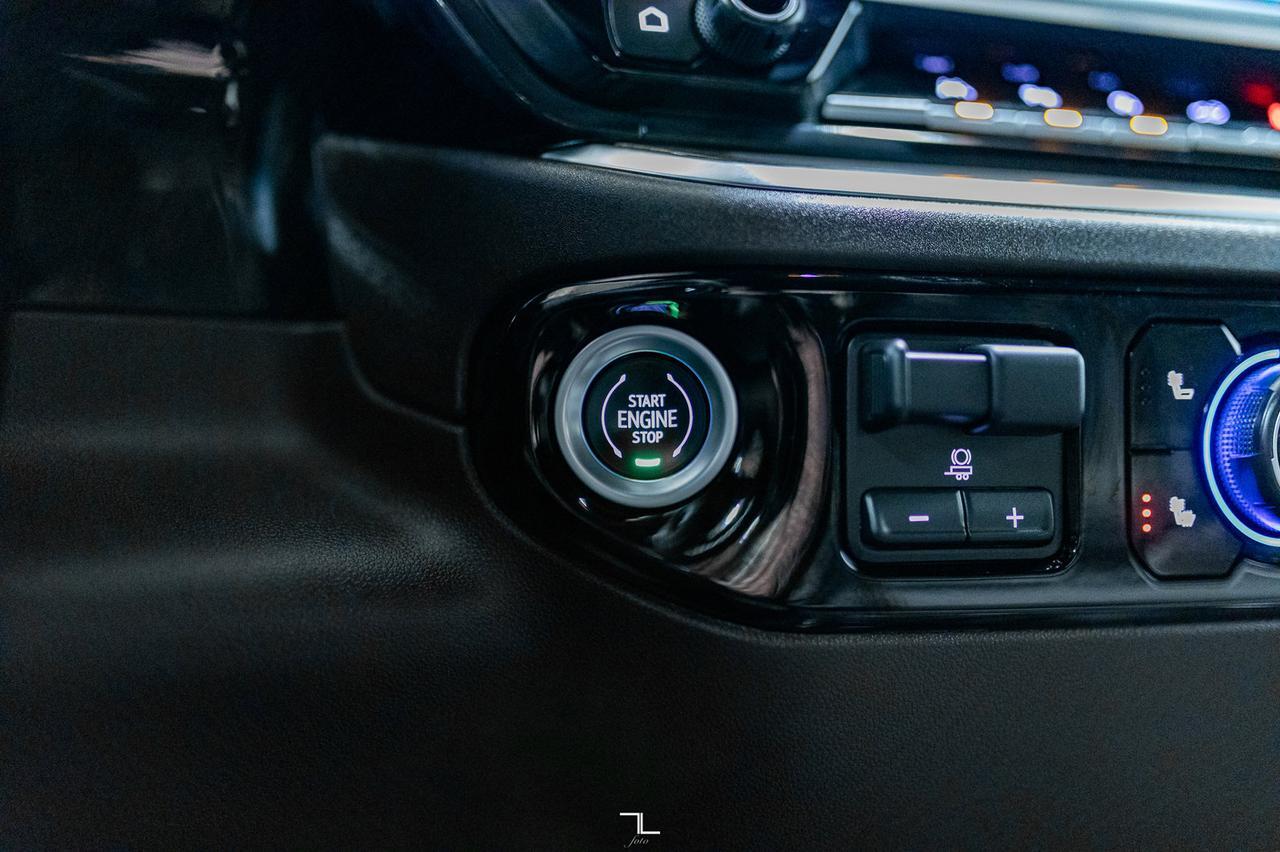 2022 Chevrolet Silverado 1500 4x4 Crew Cab LT Longbox Leather BCam 6 Pass Red Deer AB