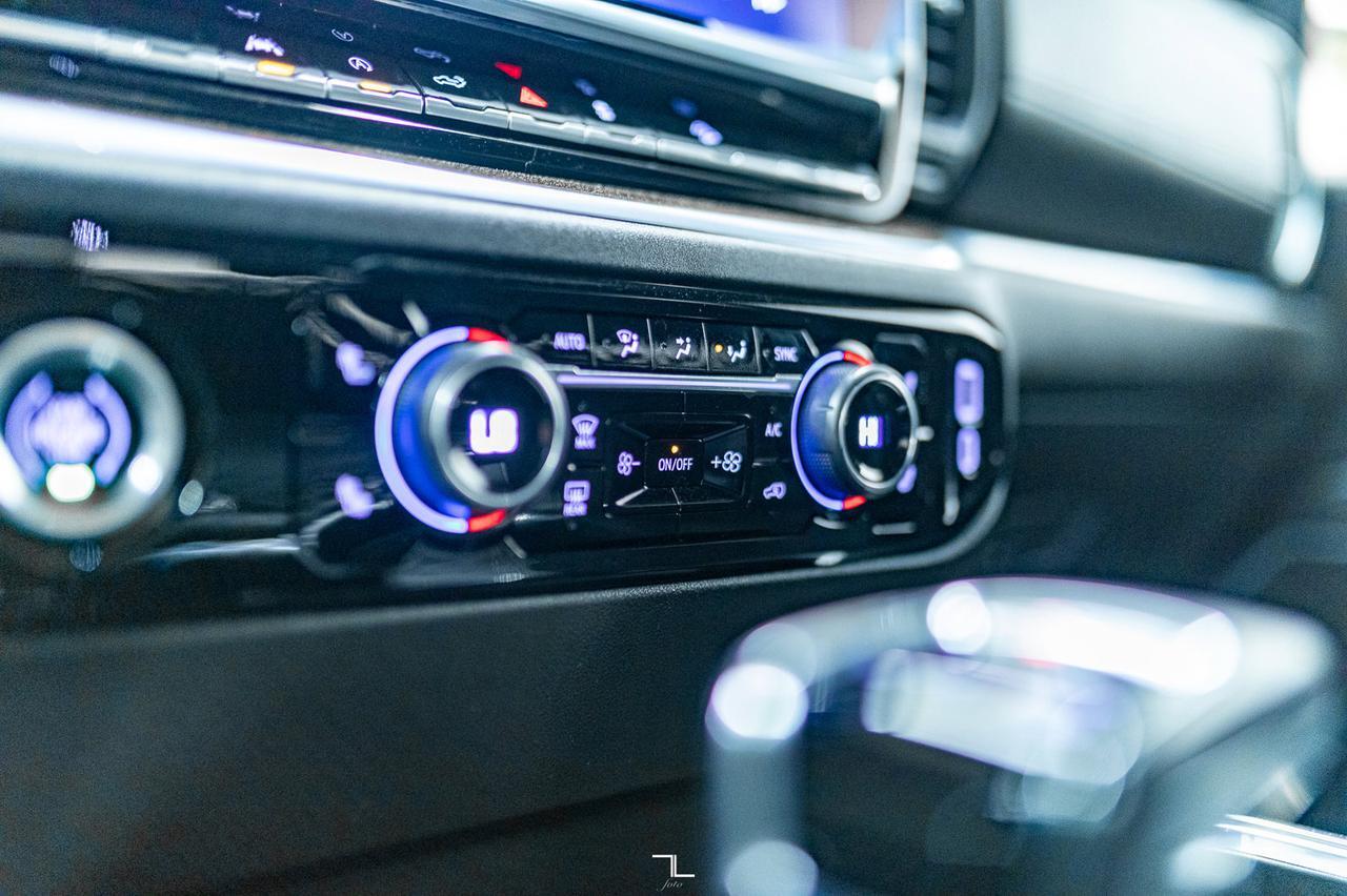 2022 Chevrolet Silverado 1500 4x4 Crew Cab RST Z71 BCam Red Deer AB