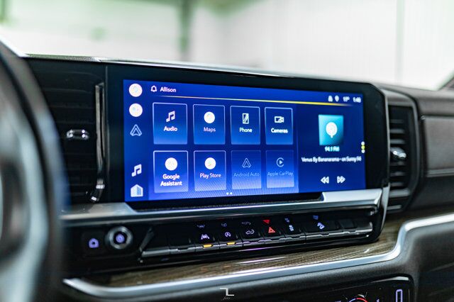 2022 Chevrolet Silverado 1500 4x4 Crew Cab RST Z71 BCam Red Deer AB