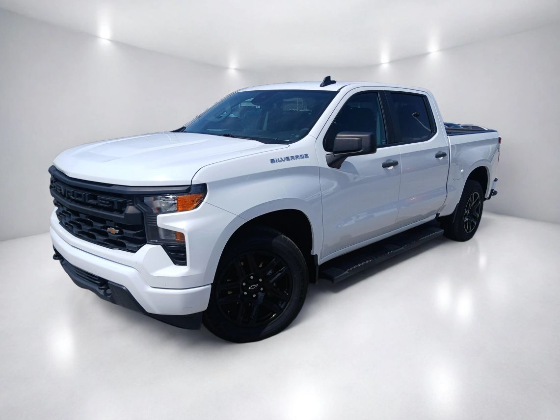 2022 Chevrolet Silverado 1500 Crew Cab Custom Pickup 4D 5 3/4 ft