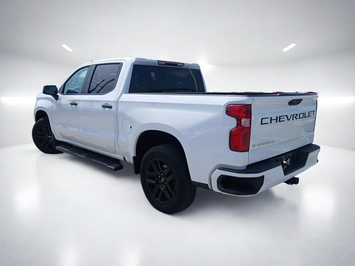 2022 Chevrolet Silverado 1500 Crew Cab Custom Pickup 4D 5 3/4 ft