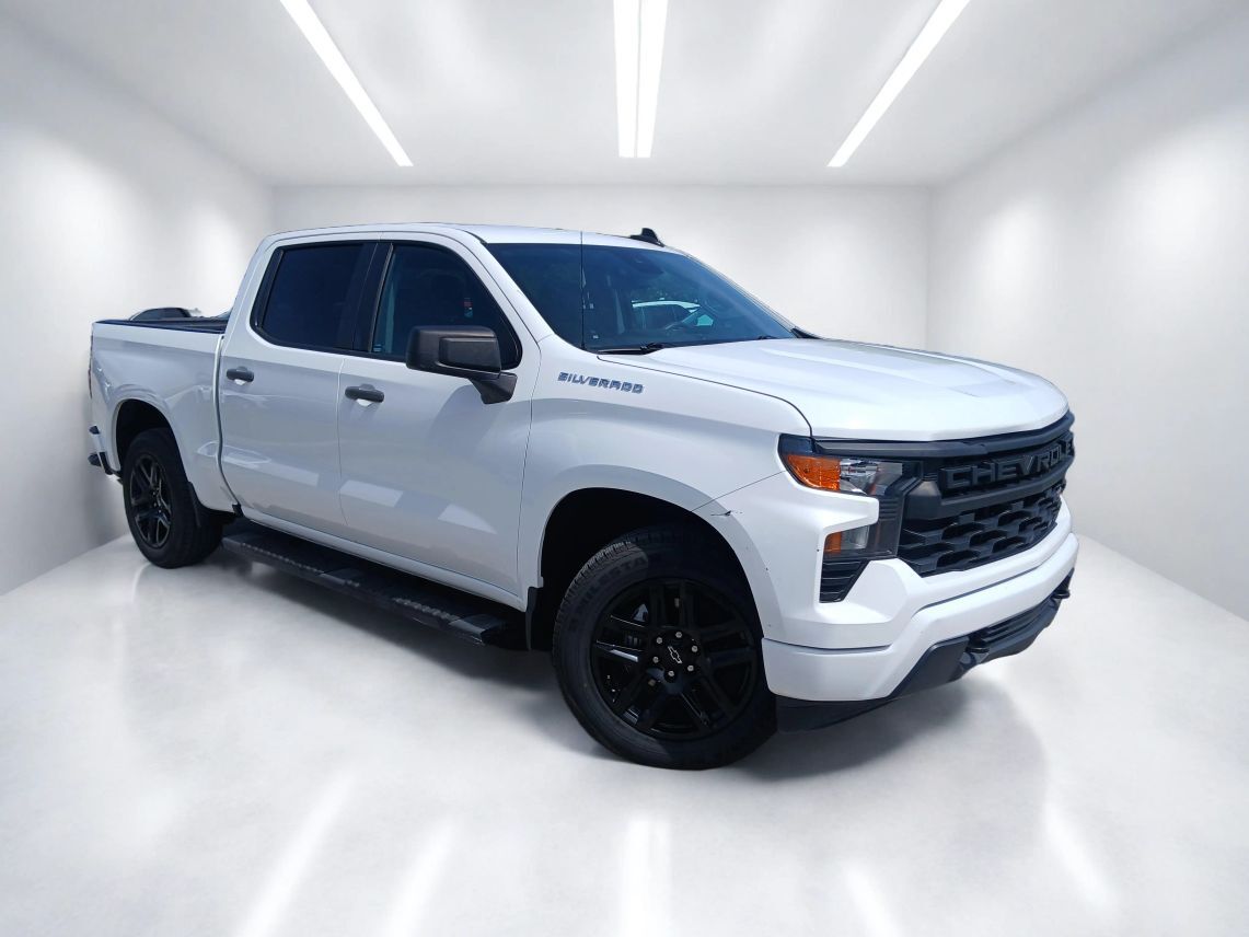 2022 Chevrolet Silverado 1500 Crew Cab Custom Pickup 4D 5 3/4 ft