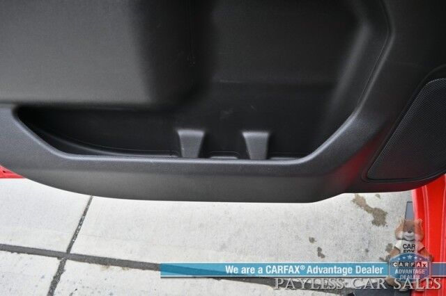 2022 Chevrolet Silverado 1500 Custom / 4X4 / Crew Cab / Convenience Pkg / Auto Start / Lane Departure & Forward Collision Alert / Apple CarPlay & Android Auto / Tonneau Cover / Bed Liner / Back Up Cam / Tow Pkg / 1-Owner Anchorage AK