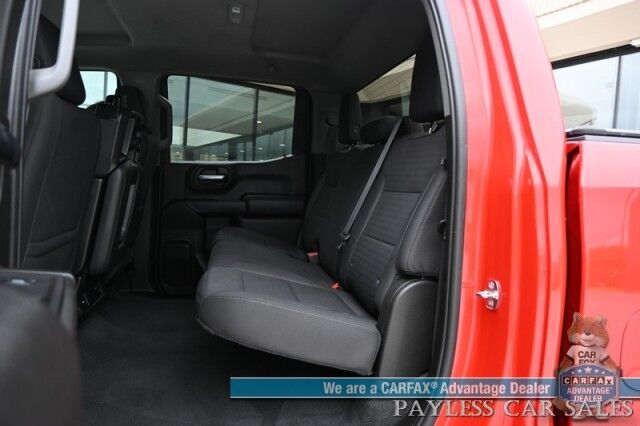 2022 Chevrolet Silverado 1500 Custom / 4X4 / Crew Cab / Convenience Pkg / Auto Start / Lane Departure & Forward Collision Alert / Apple CarPlay & Android Auto / Tonneau Cover / Bed Liner / Back Up Cam / Tow Pkg / 1-Owner Anchorage AK