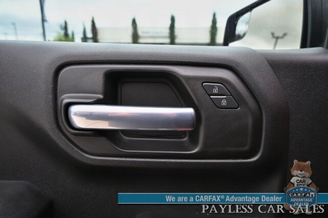 2022 Chevrolet Silverado 1500 Custom / 4X4 / Crew Cab / Convenience Pkg / Auto Start / Lane Departure & Forward Collision Alert / Apple CarPlay & Android Auto / Tonneau Cover / Bed Liner / Back Up Cam / Tow Pkg / 1-Owner Anchorage AK