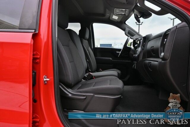 2022 Chevrolet Silverado 1500 Custom / 4X4 / Crew Cab / Convenience Pkg / Auto Start / Lane Departure & Forward Collision Alert / Apple CarPlay & Android Auto / Tonneau Cover / Bed Liner / Back Up Cam / Tow Pkg / 1-Owner Anchorage AK