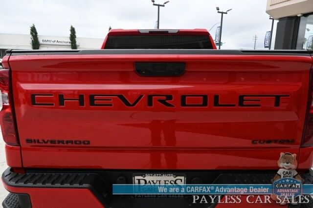 2022 Chevrolet Silverado 1500 Custom / 4X4 / Crew Cab / Convenience Pkg / Auto Start / Lane Departure & Forward Collision Alert / Apple CarPlay & Android Auto / Tonneau Cover / Bed Liner / Back Up Cam / Tow Pkg / 1-Owner Anchorage AK