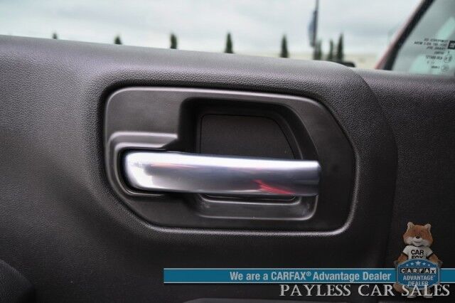 2022 Chevrolet Silverado 1500 Custom / 4X4 / Crew Cab / Convenience Pkg / Auto Start / Lane Departure & Forward Collision Alert / Apple CarPlay & Android Auto / Tonneau Cover / Bed Liner / Back Up Cam / Tow Pkg / 1-Owner Anchorage AK