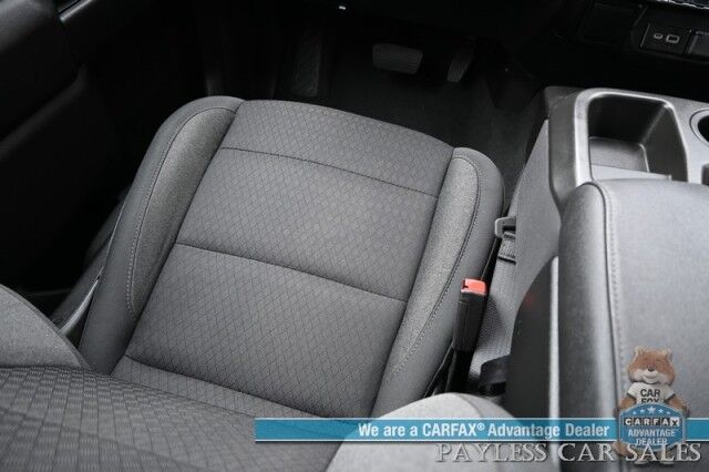 2022 Chevrolet Silverado 1500 Custom / 4X4 / Crew Cab / Convenience Pkg / Auto Start / Lane Departure & Forward Collision Alert / Apple CarPlay & Android Auto / Tonneau Cover / Bed Liner / Back Up Cam / Tow Pkg / 1-Owner Anchorage AK
