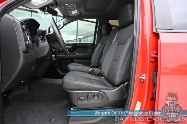 2022 Chevrolet Silverado 1500 Custom / 4X4 / Crew Cab / Convenience Pkg / Auto Start / Lane Departure & Forward Collision Alert / Apple CarPlay & Android Auto / Tonneau Cover / Bed Liner / Back Up Cam / Tow Pkg / 1-Owner Anchorage AK