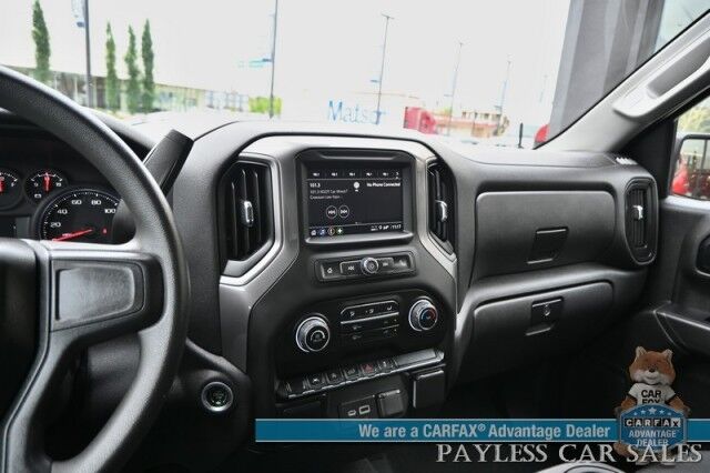 2022 Chevrolet Silverado 1500 Custom / 4X4 / Crew Cab / Convenience Pkg / Auto Start / Lane Departure & Forward Collision Alert / Apple CarPlay & Android Auto / Tonneau Cover / Bed Liner / Back Up Cam / Tow Pkg / 1-Owner Anchorage AK