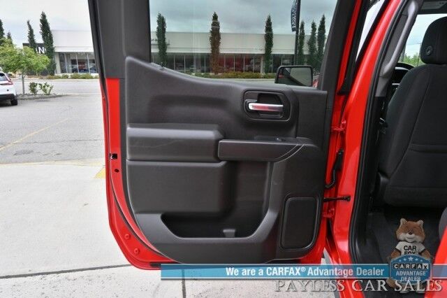 2022 Chevrolet Silverado 1500 Custom / 4X4 / Crew Cab / Convenience Pkg / Auto Start / Lane Departure & Forward Collision Alert / Apple CarPlay & Android Auto / Tonneau Cover / Bed Liner / Back Up Cam / Tow Pkg / 1-Owner Anchorage AK