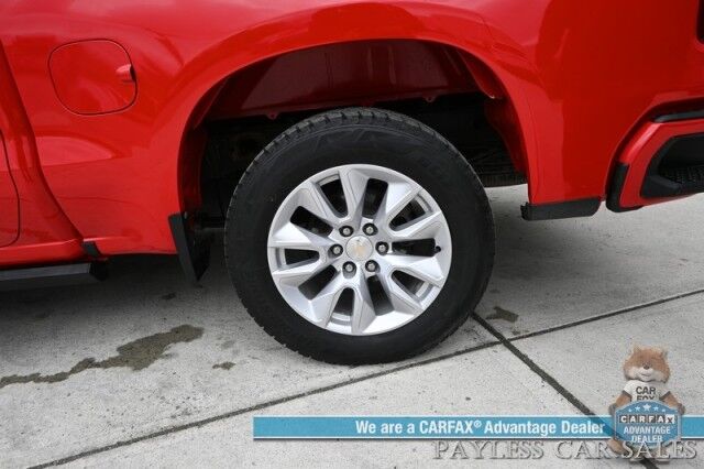 2022 Chevrolet Silverado 1500 Custom / 4X4 / Crew Cab / Convenience Pkg / Auto Start / Lane Departure & Forward Collision Alert / Apple CarPlay & Android Auto / Tonneau Cover / Bed Liner / Back Up Cam / Tow Pkg / 1-Owner Anchorage AK