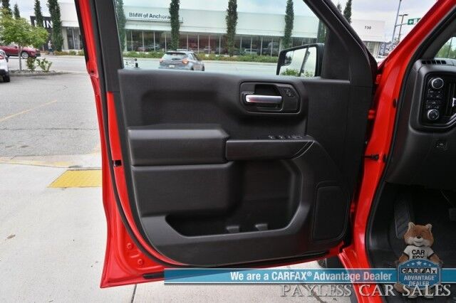 2022 Chevrolet Silverado 1500 Custom / 4X4 / Crew Cab / Convenience Pkg / Auto Start / Lane Departure & Forward Collision Alert / Apple CarPlay & Android Auto / Tonneau Cover / Bed Liner / Back Up Cam / Tow Pkg / 1-Owner Anchorage AK