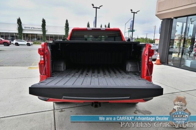 2022 Chevrolet Silverado 1500 Custom / 4X4 / Crew Cab / Convenience Pkg / Auto Start / Lane Departure & Forward Collision Alert / Apple CarPlay & Android Auto / Tonneau Cover / Bed Liner / Back Up Cam / Tow Pkg / 1-Owner Anchorage AK