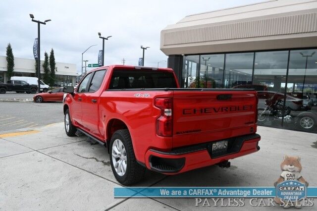 2022 Chevrolet Silverado 1500 Custom / 4X4 / Crew Cab / Convenience Pkg / Auto Start / Lane Departure & Forward Collision Alert / Apple CarPlay & Android Auto / Tonneau Cover / Bed Liner / Back Up Cam / Tow Pkg / 1-Owner Anchorage AK