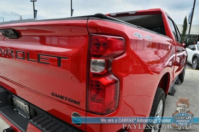 2022 Chevrolet Silverado 1500 Custom / 4X4 / Crew Cab / Convenience Pkg / Auto Start / Lane Departure & Forward Collision Alert / Apple CarPlay & Android Auto / Tonneau Cover / Bed Liner / Back Up Cam / Tow Pkg / 1-Owner Anchorage AK