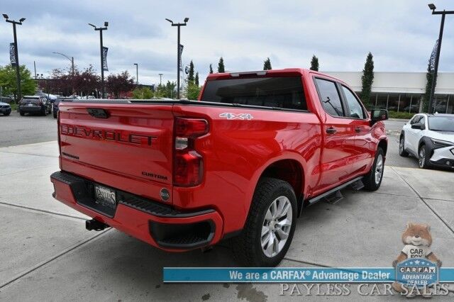 2022 Chevrolet Silverado 1500 Custom / 4X4 / Crew Cab / Convenience Pkg / Auto Start / Lane Departure & Forward Collision Alert / Apple CarPlay & Android Auto / Tonneau Cover / Bed Liner / Back Up Cam / Tow Pkg / 1-Owner Anchorage AK