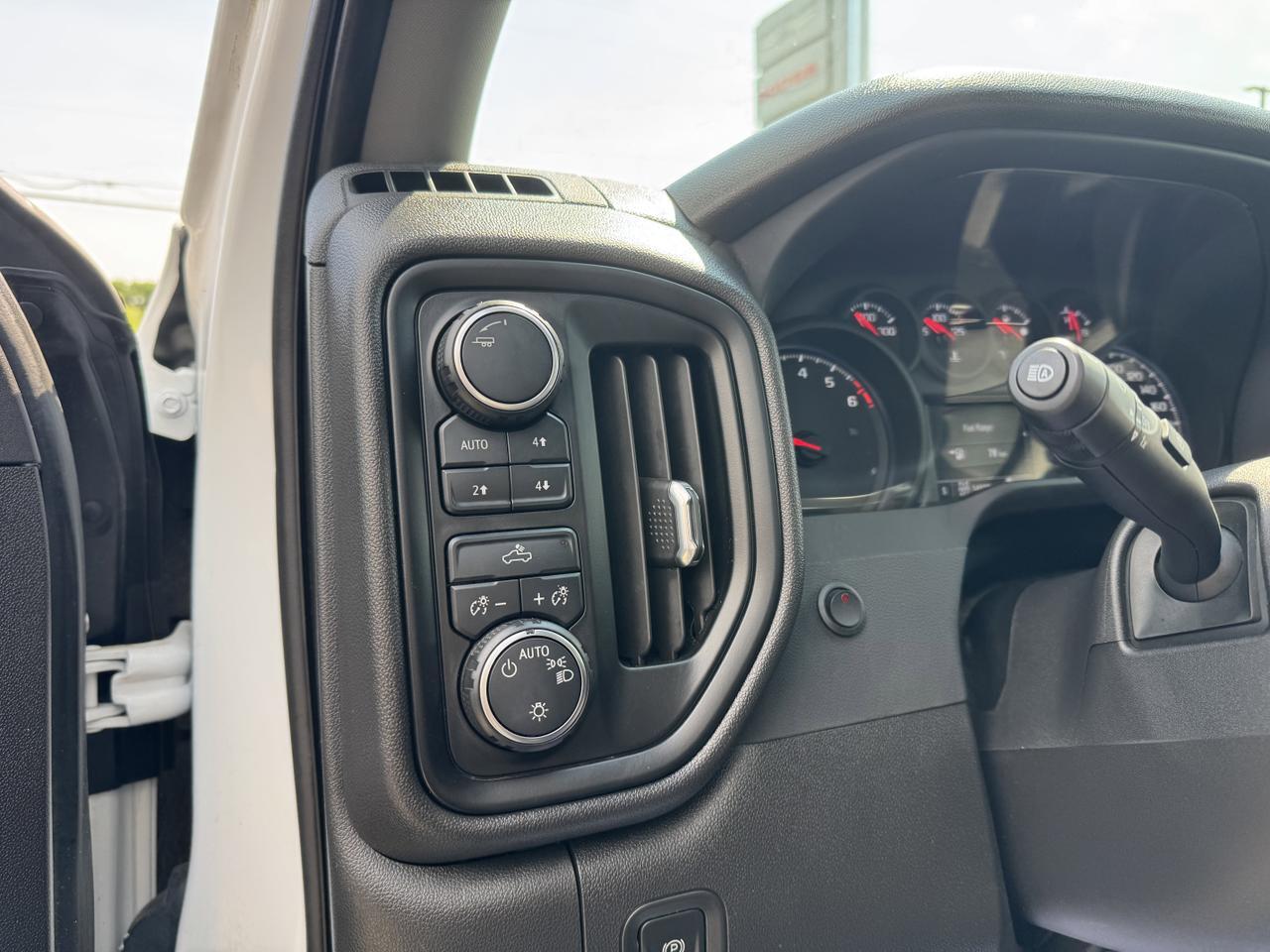 2022 Chevrolet Silverado 1500 Custom Trail Boss Crew Cab 4WD | Low KMs | HD Rear Vision Camera | OnStar Redwater AB