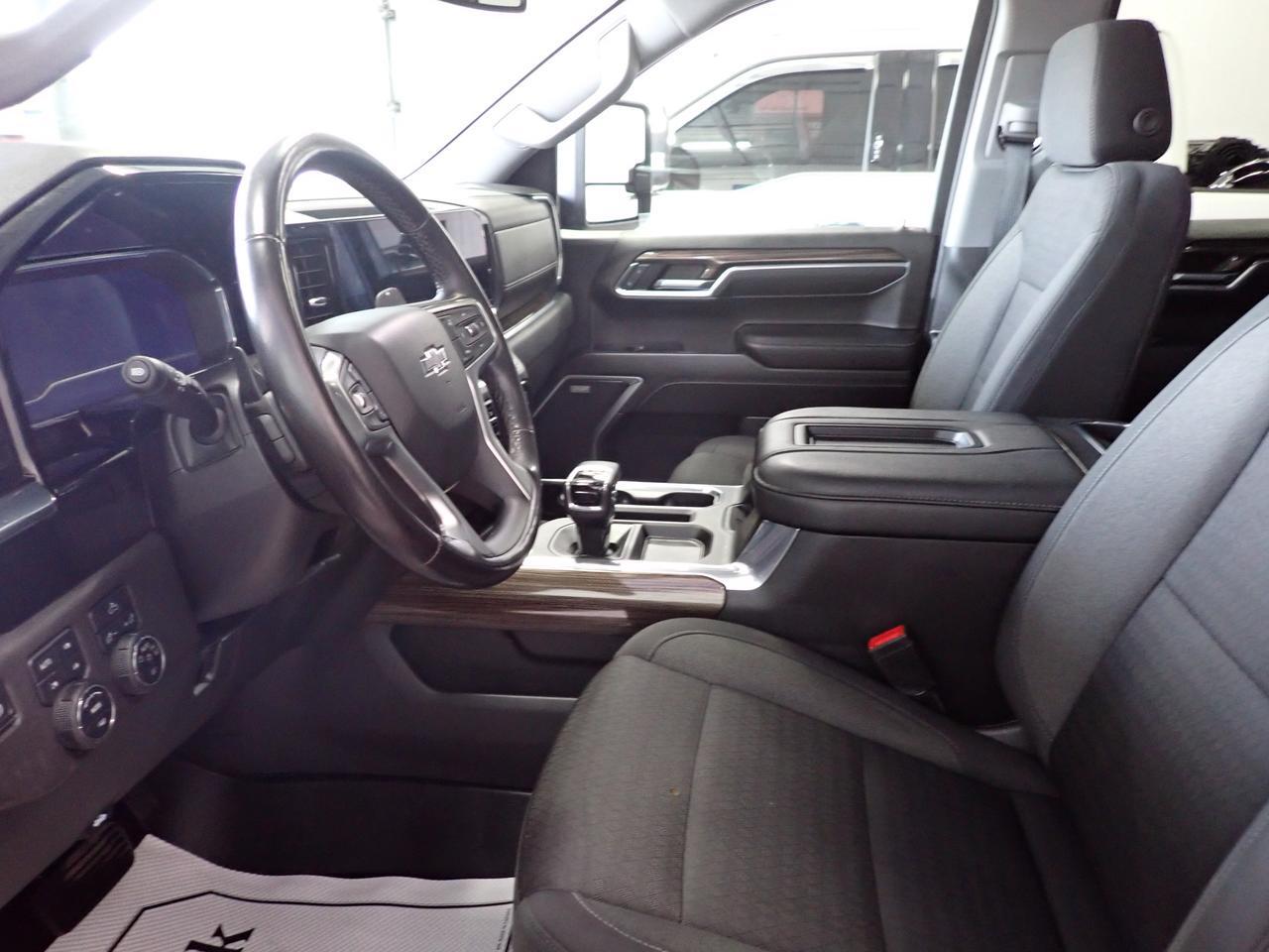 2022 Chevrolet Silverado 1500 LT Trail Boss CREW CAB 4WD SUNROOF Listowel ON
