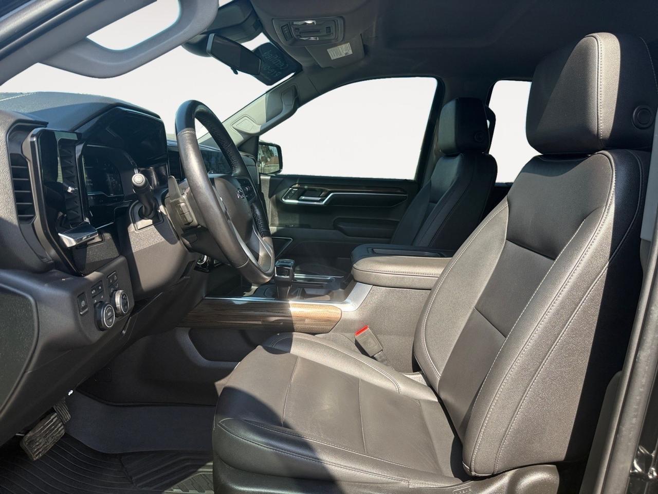 2022 Chevrolet Silverado 1500 LT Trail Boss, HEATED SEATS, BOSE SPEAKERS, APPLE CARPLAY/ANDROID AUTO, UNIVERSAL GARAGE DOOR OPENER, BED LINER, TOW PACKAGE, POWER SLIDING REAR WINDOW, BACKUP CAMERA, POWER MIRRORS, REMOTE START, ALL WEATHER FLOOR MATS, ONLY 1 OWNER, CLEAN CARFAX, C Norfolk VA