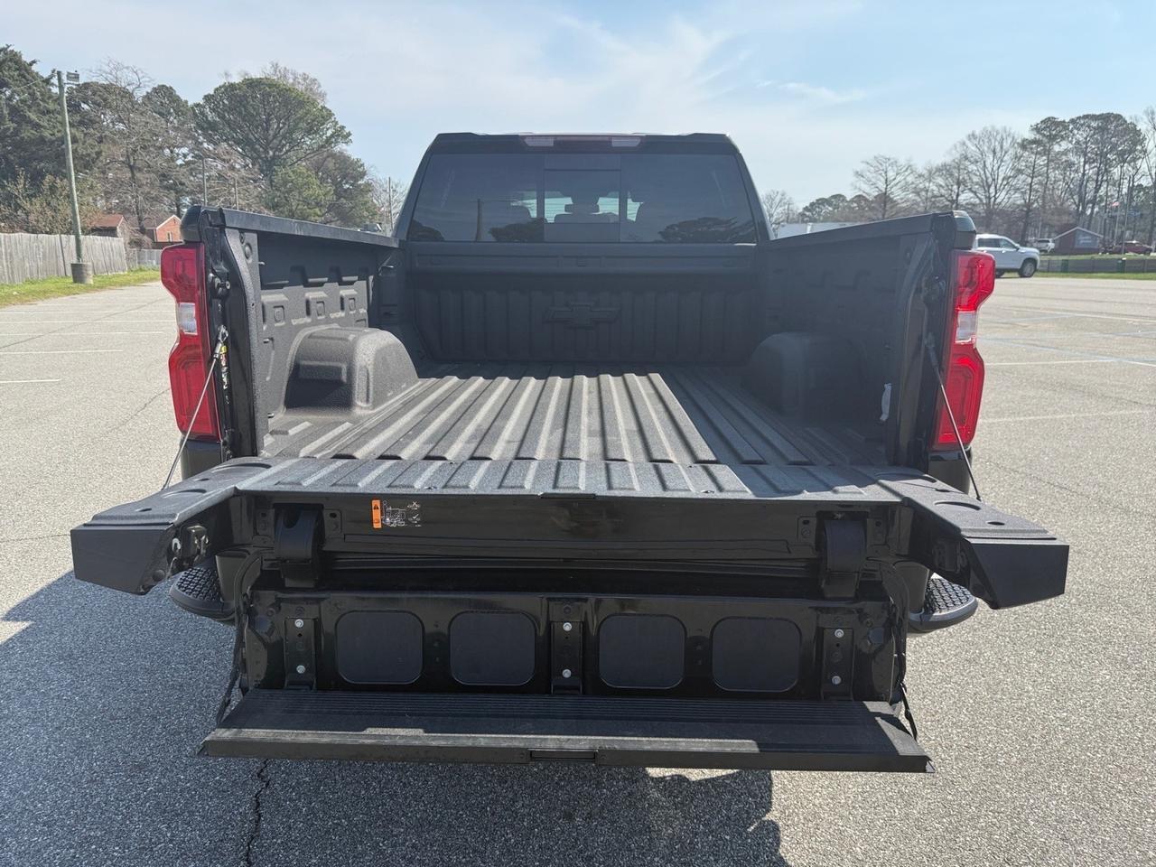 2022 Chevrolet Silverado 1500 LT Trail Boss, HEATED SEATS, BOSE SPEAKERS, APPLE CARPLAY/ANDROID AUTO, UNIVERSAL GARAGE DOOR OPENER, BED LINER, TOW PACKAGE, POWER SLIDING REAR WINDOW, BACKUP CAMERA, POWER MIRRORS, REMOTE START, ALL WEATHER FLOOR MATS, ONLY 1 OWNER, CLEAN CARFAX, C Norfolk VA