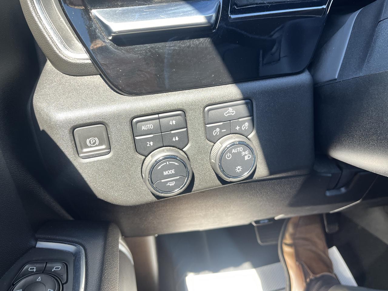 2022 Chevrolet Silverado 1500 LT Z71 Crew Cab 4WD 5.3L V8 AllStar+Edt w/20s Spray-OnBedliner HeatedSeats RemoteStart Saukville WI