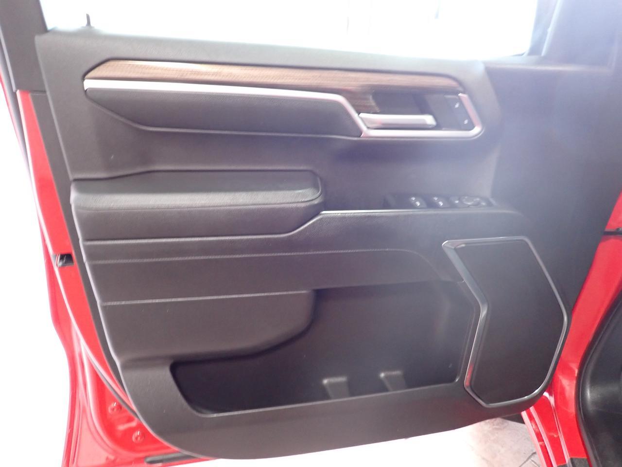 2022 Chevrolet Silverado 1500 RST 4WD CREW CAB Z71 5'8" BOX Listowel ON
